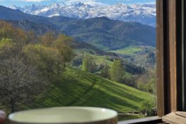 La montaña mágica, la casa rural de Central Lechera Asturiana y la fabada Litoral