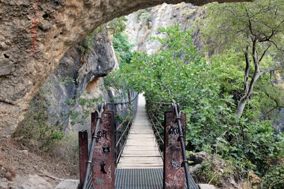 Cahorros de Monachil, entre puentes colgantes y montañas
